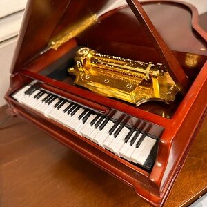 Unique Cracker Barrel Mini Musical Grand Piano